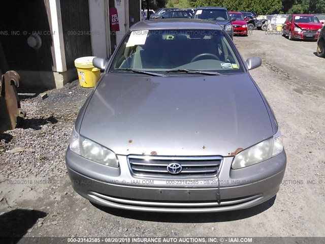 4T1BG22K0YU621527 - 2000 TOYOTA CAMRY CE/LE/XLE თაფლისფერი ფოტო 6