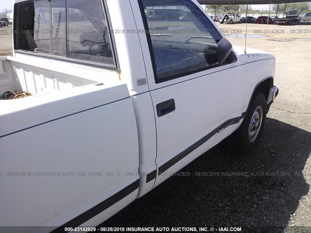 1GTDK14Z7KE540252 - 1989 GMC SIERRA K1500 WHITE photo 6