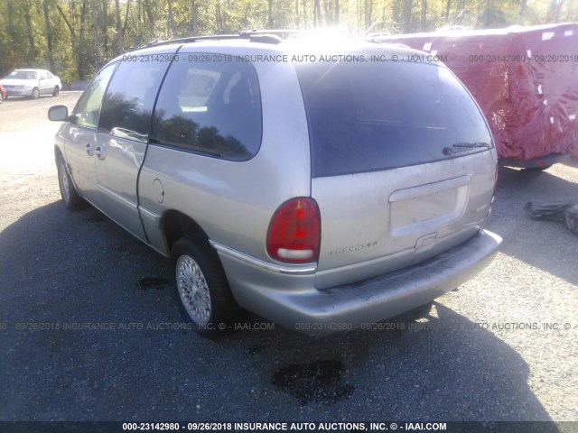 1C4GP54L4TB126981 - 1996 CHRYSLER TOWN & COUNTRY  SILVER photo 3