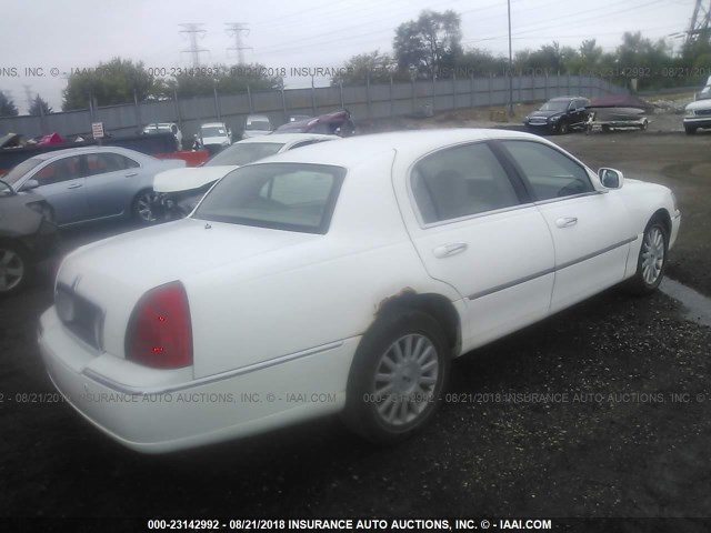 1LNHM81W15Y627268 - 2005 LINCOLN TOWN CAR SIGNATURE WHITE photo 4