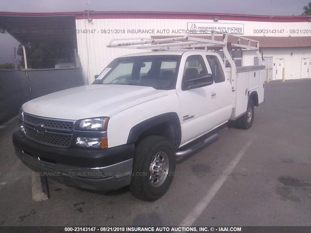 1GBHC292X5E188826 - 2005 CHEVROLET SILVERADO C2500 HEAVY DUTY WHITE photo 2