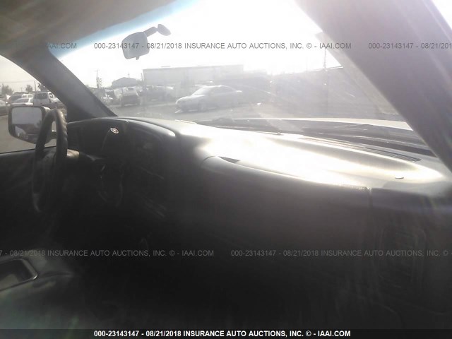 1GBHC292X5E188826 - 2005 CHEVROLET SILVERADO C2500 HEAVY DUTY WHITE photo 5