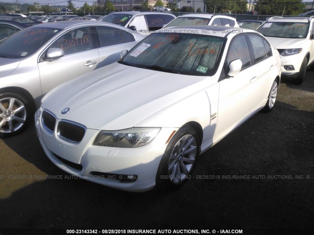 WBAPK5C5XBA657704 - 2011 BMW 328 XI SULEV WHITE photo 2