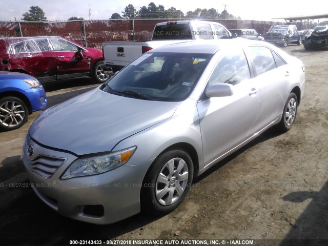 4T1BF3EK7BU129847 - 2011 TOYOTA CAMRY SE/LE/XLE ვერცხლისფერი ფოტო 2