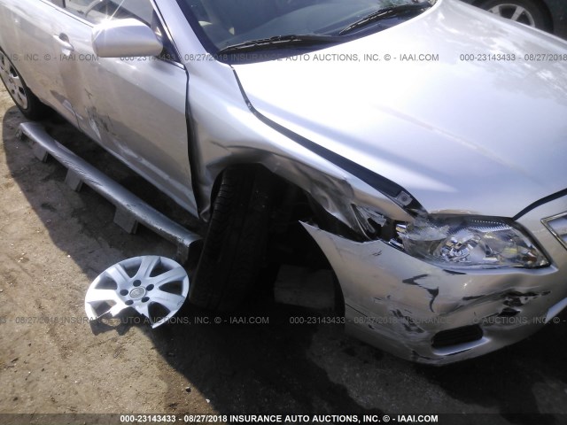 4T1BF3EK7BU129847 - 2011 TOYOTA CAMRY SE/LE/XLE ვერცხლისფერი ფოტო 6