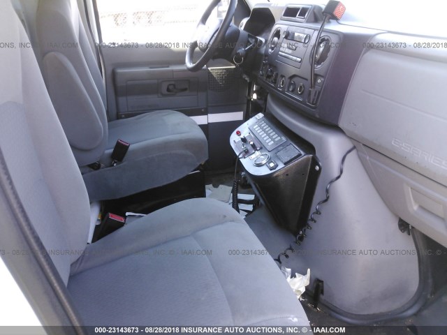 1FDSS3ES3CDA79218 - 2012 FORD ECONOLINE E350 SUPER DUTY VAN WHITE photo 5