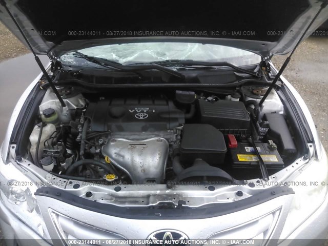 4T4BF3EK3AR051121 - 2010 TOYOTA CAMRY SE/LE/XLE ვერცხლისფერი ფოტო 10