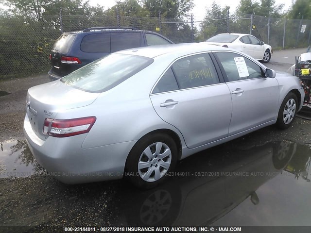 4T4BF3EK3AR051121 - 2010 TOYOTA CAMRY SE/LE/XLE ვერცხლისფერი ფოტო 4