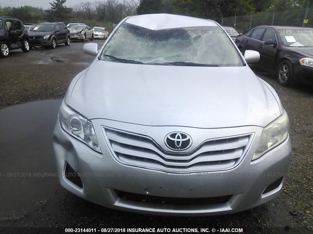 4T4BF3EK3AR051121 - 2010 TOYOTA CAMRY SE/LE/XLE ვერცხლისფერი ფოტო 6