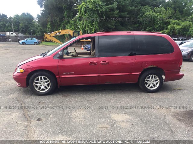 1B4GP44R4WB574024 - 1998 DODGE GRAND CARAVAN SE/SPORT RED photo 2