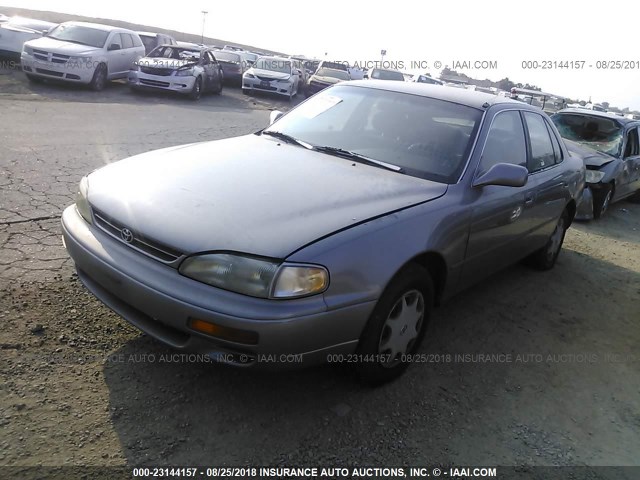 4T1BG12K7TU815409 - 1996 TOYOTA CAMRY DX/LE/XLE ნაცრისფერი ფოტო 2