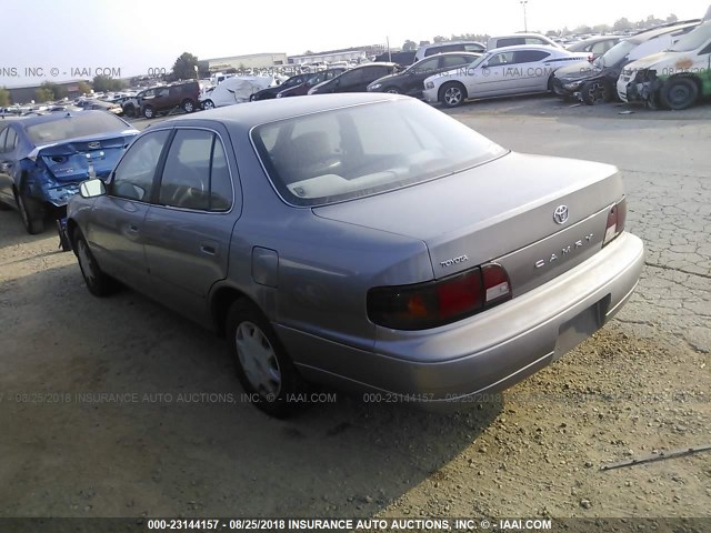 4T1BG12K7TU815409 - 1996 TOYOTA CAMRY DX/LE/XLE ნაცრისფერი ფოტო 3