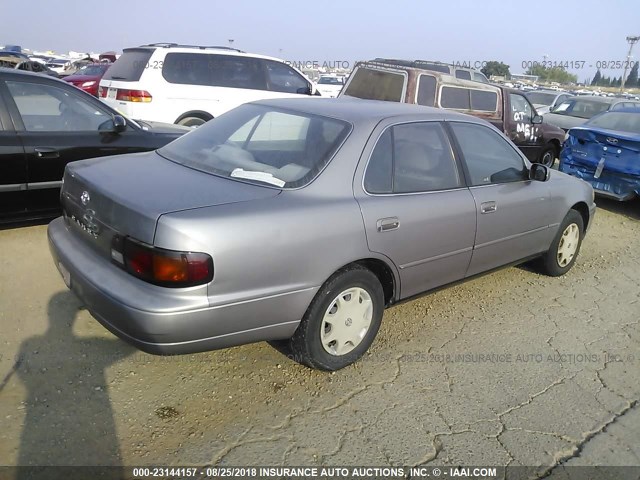 4T1BG12K7TU815409 - 1996 TOYOTA CAMRY DX/LE/XLE GRAY photo 4