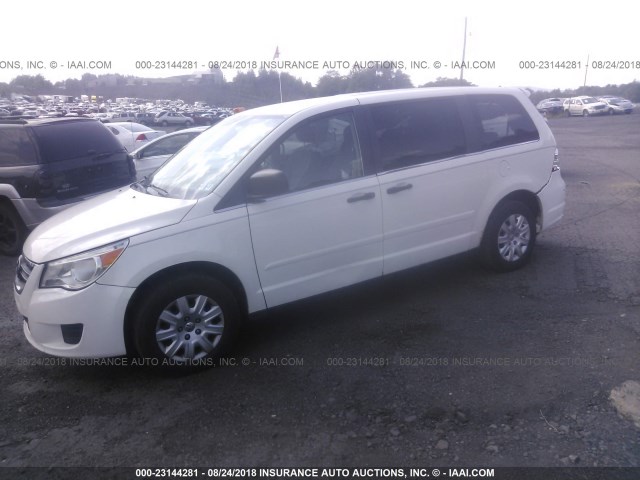 2V8HW44179R598400 - 2009 VOLKSWAGEN ROUTAN S WHITE photo 2