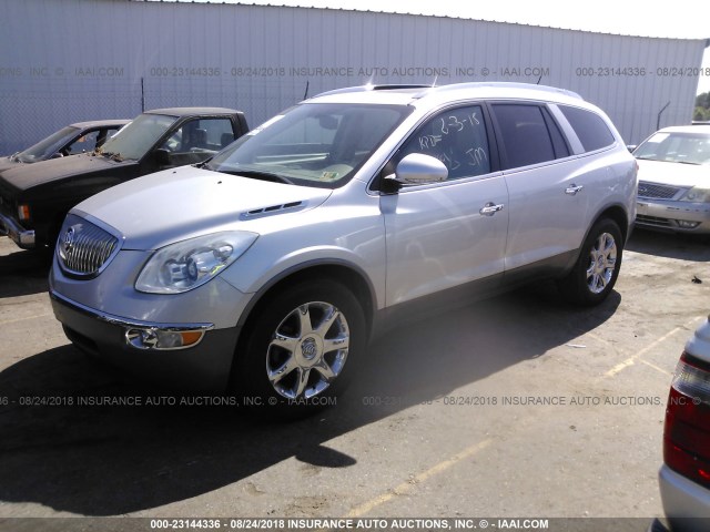 5GALVCED9AJ246179 - 2010 BUICK ENCLAVE CXL SILVER photo 2