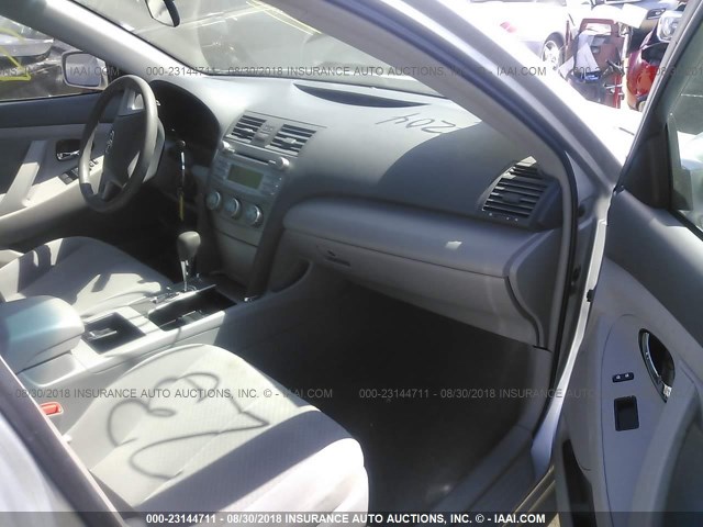 4T4BE46K89R138399 - 2009 TOYOTA CAMRY SE/LE/XLE 银色 照片 5