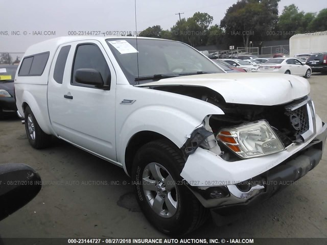 1N6AD0CU4BC442429 - 2011 NISSAN FRONTIER SV/PRO-4X WHITE photo 1