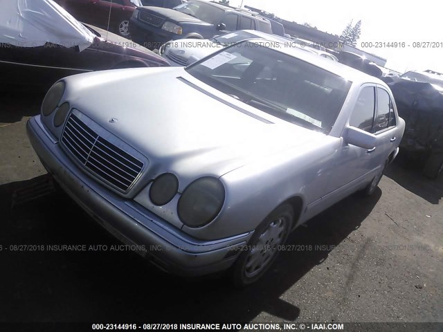 WDBJF25F0WA626211 - 1998 MERCEDES-BENZ E 300TD SILVER photo 2