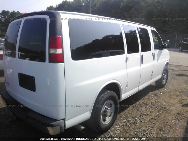 1GAZGRDG2A1117615 - 2010 CHEVROLET EXPRESS G2500 LT WHITE photo 4