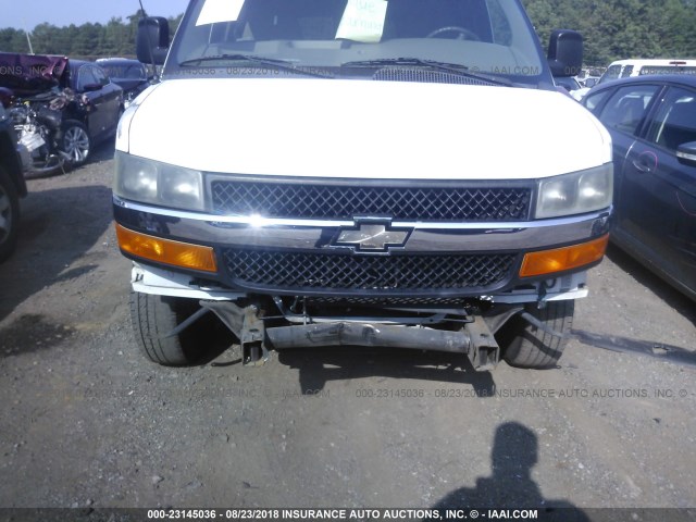 1GAZGRDG2A1117615 - 2010 CHEVROLET EXPRESS G2500 LT WHITE photo 6