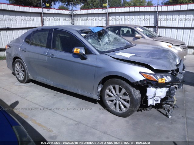 JTNB11HK8J3018050 - 2018 TOYOTA CAMRY L/LE/XLE/SE/XSE SILVER photo 1