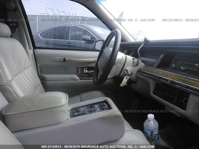 1LNCM81W6MY781094 - 1991 LINCOLN TOWN CAR EXECUTIVE Черный фото 5