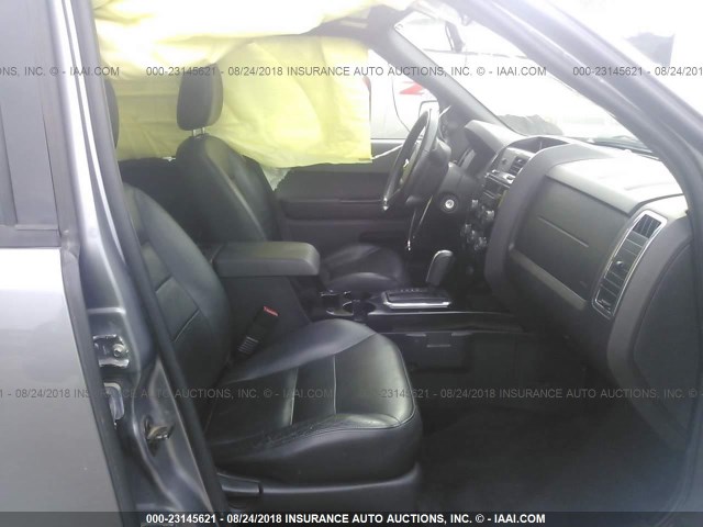 1FMCU94188KD85389 - 2008 FORD ESCAPE LIMITED GRAY photo 5