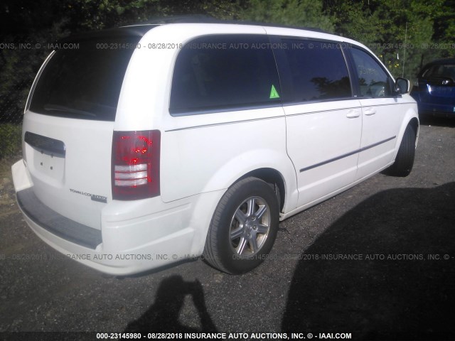 2A4RR5D19AR128350 - 2010 CHRYSLER TOWN & COUNTRY TOURING WHITE photo 4