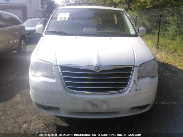 2A4RR5D19AR128350 - 2010 CHRYSLER TOWN & COUNTRY TOURING WHITE photo 6