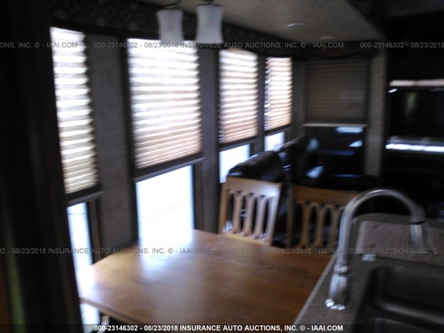 5ZT3CS0B3FG117751 - 2015 FOREST RIVER CRUSADER 351REQ  Շագանակագույն լուսանկար 10