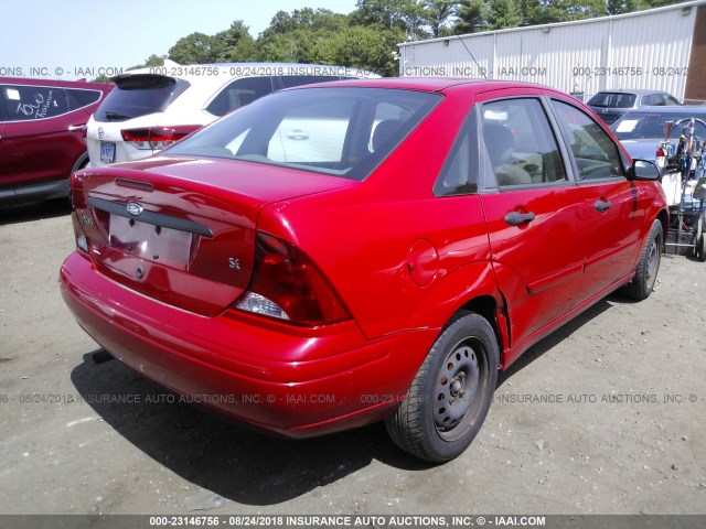 1FAFP34Z24W123985 - 2004 FORD FOCUS SE COMFORT/SE SPORT RED photo 4