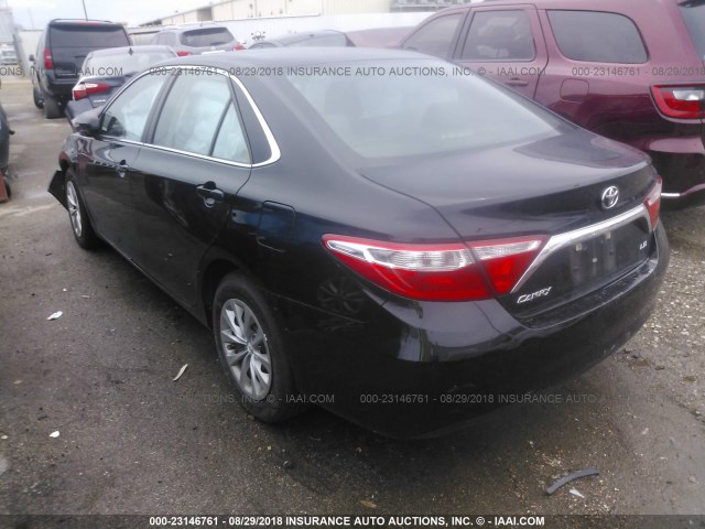 4T1BF1FK1GU212300 - 2016 TOYOTA CAMRY LE/XLE/SE/XSE 黑色 照片 3