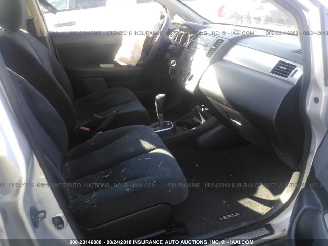 3N1BC1CP8BL387209 - 2011 NISSAN VERSA S/SL 银色 照片 5