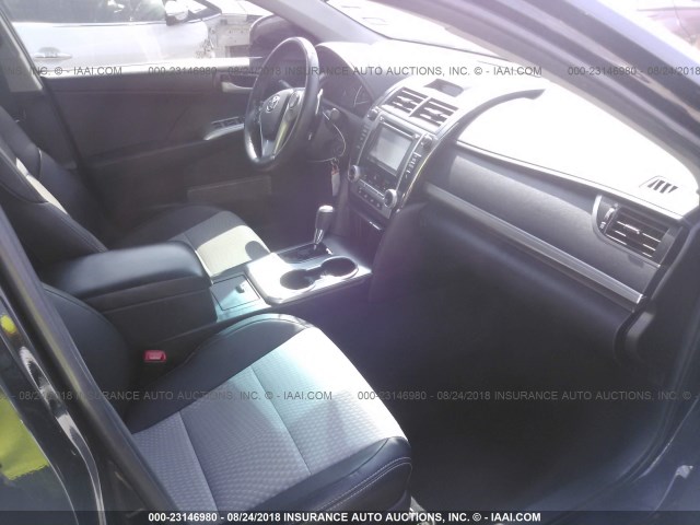 4T1BF1FK0EU819317 - 2014 TOYOTA CAMRY L/SE/LE/XLE 黑色 照片 5