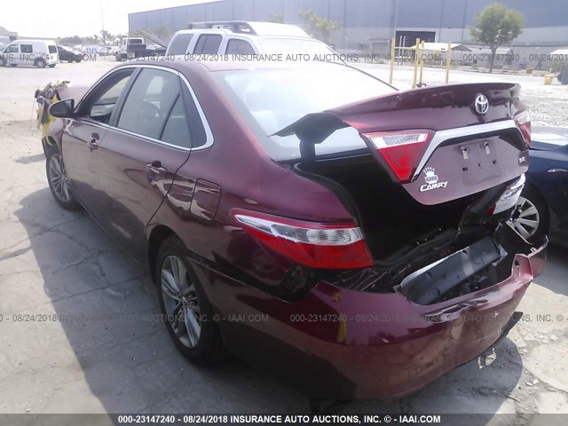4T1BF1FKXFU977956 - 2015 TOYOTA CAMRY LE/XLE/SE/XSE RED photo 3