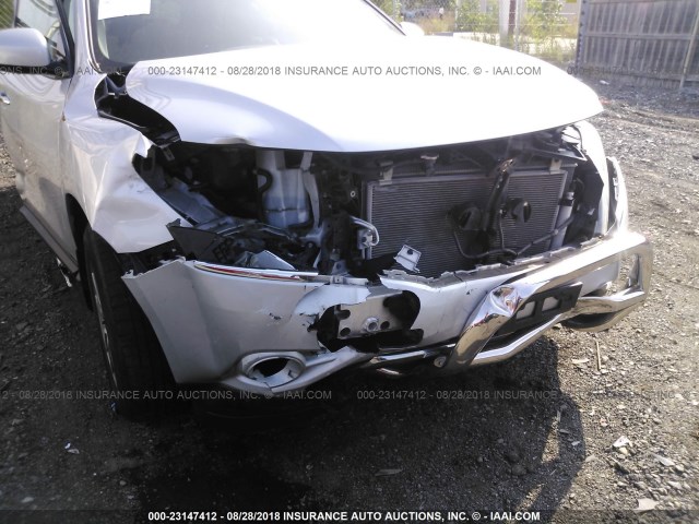 5N1AR2MM4DC677233 - 2013 NISSAN PATHFINDER S/SV/SL/PLATINUM SILVER photo 6