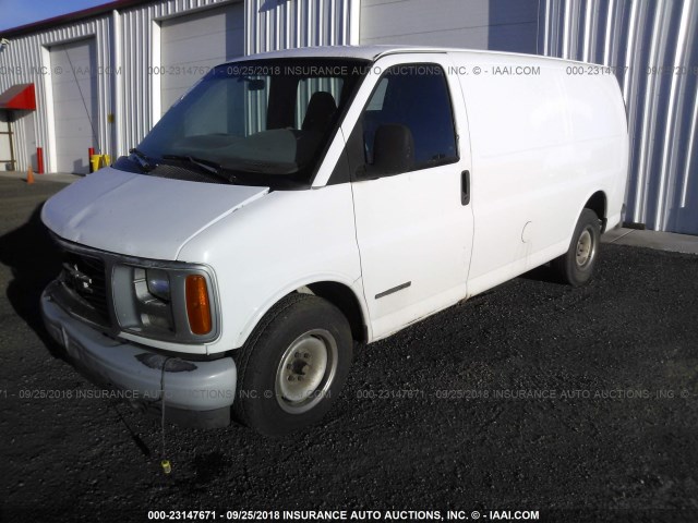 1GTFG25W1V1018149 - 1997 GMC SAVANA G2500 WHITE photo 2