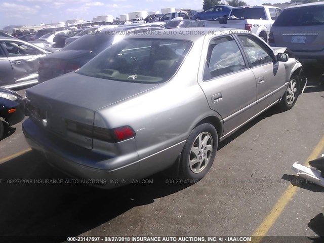 JT2BF28KXW0096911 - 1998 TOYOTA CAMRY LE/XLE 金色 照片 4