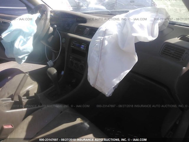 JT2BF28KXW0096911 - 1998 TOYOTA CAMRY LE/XLE 金色 照片 5