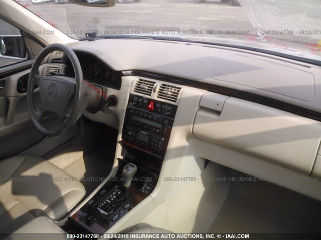 WDBJF82H7XX022503 - 1999 MERCEDES-BENZ E 320 4MATIC BEIGE photo 5