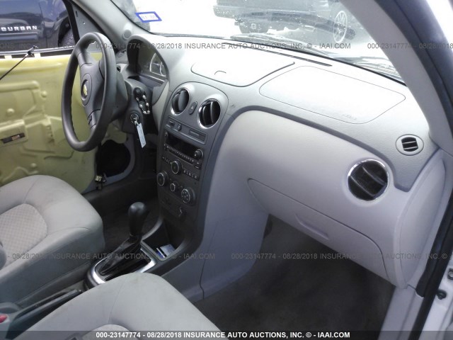 3GNBAAFW3BS640648 - 2011 CHEVROLET HHR LS WHITE photo 5