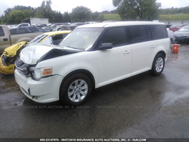 2FMGK5BCXCBD10717 - 2012 FORD FLEX SE WHITE photo 2