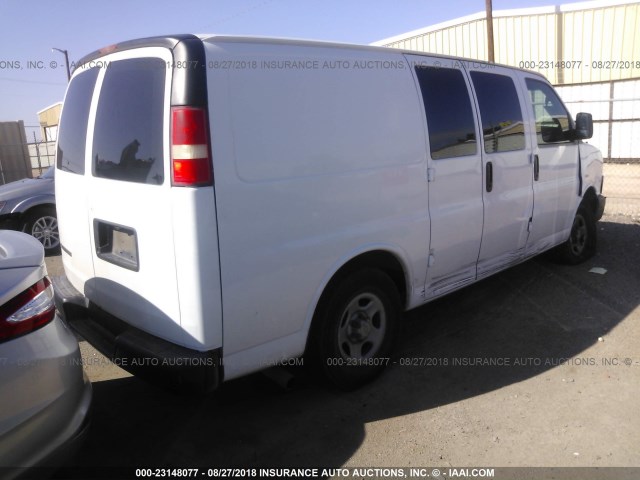 1GCFG15X781149738 - 2008 CHEVROLET EXPRESS G1500  WHITE photo 4