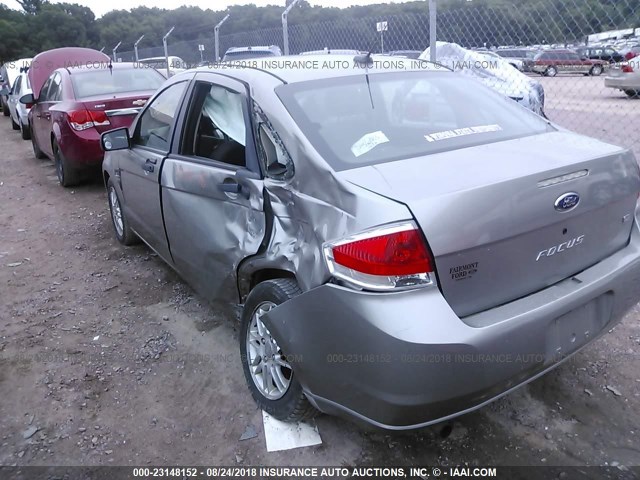 1FAHP35N58W279710 - 2008 FORD FOCUS SE/SEL/SES SILVER photo 3