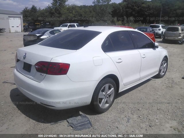 3VWLL7AJ9DM382016 - 2013 VOLKSWAGEN JETTA TDI WHITE photo 4