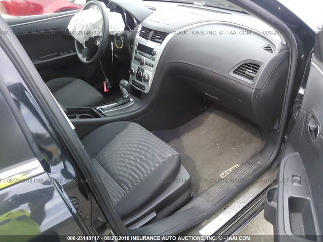1G1ZC5EBXAF267451 - 2010 CHEVROLET MALIBU 1LT შავი ფოტო 5