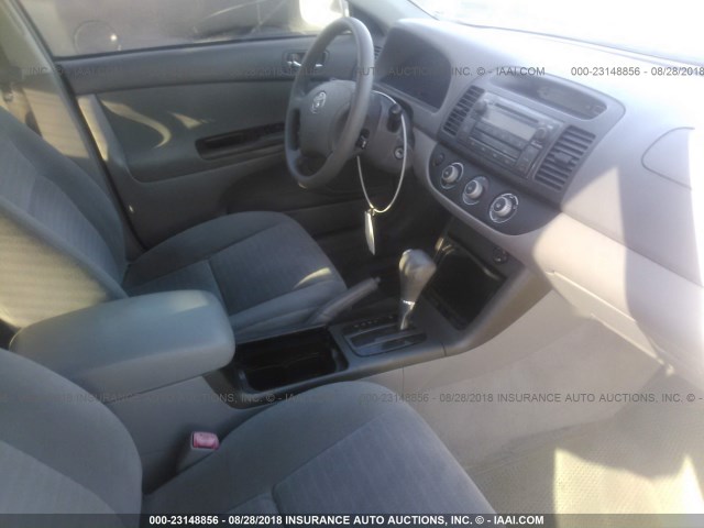 4T1BE32K75U549801 - 2005 TOYOTA CAMRY LE/XLE/SE 银色 照片 5