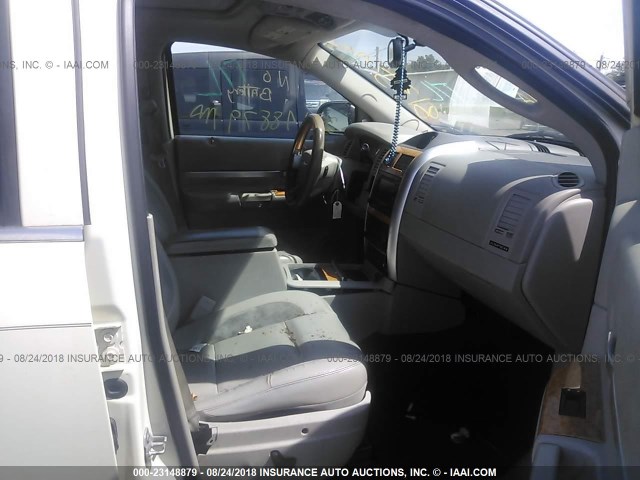 1A8HX58287F548135 - 2007 CHRYSLER ASPEN LIMITED WHITE photo 5