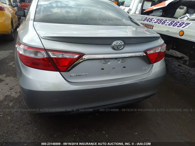 4T1BF1FK3HU370073 - 2017 TOYOTA CAMRY LE/XLE/SE/XSE 黑色 照片 6