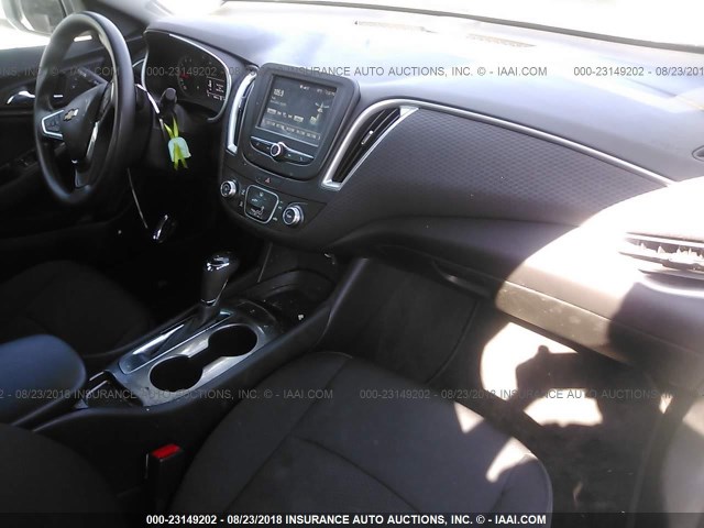 1G1ZB5ST2HF161473 - 2017 CHEVROLET MALIBU LS 银色 照片 5